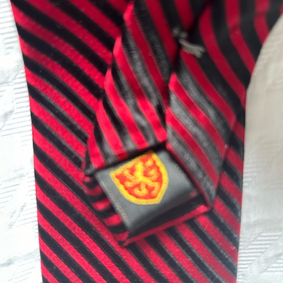 English Laundry 100% Silk Red & Black Striped Tie by Designer Christopher Wicks - Picture 11 of 12